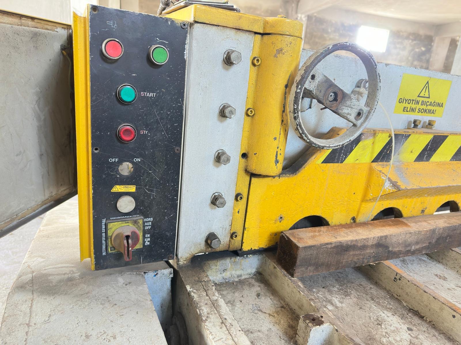 Durmazlar 2500x4 mm Giyotin Makas - MGM 2504 (2001 Model) - Görsel 4